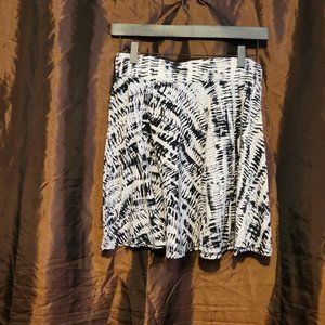 MAURICES  black and white skirt Sz M